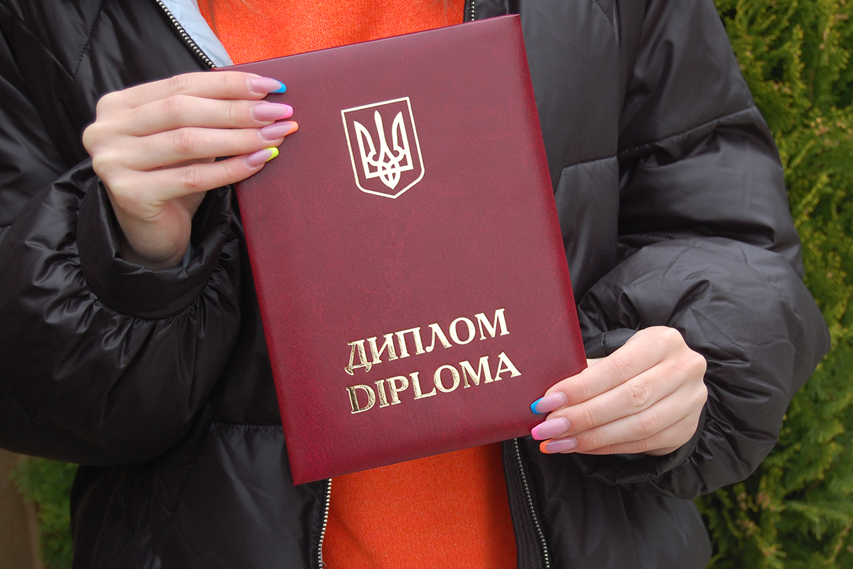 Червона обкладинка на Диплом - А5 з стрічкою